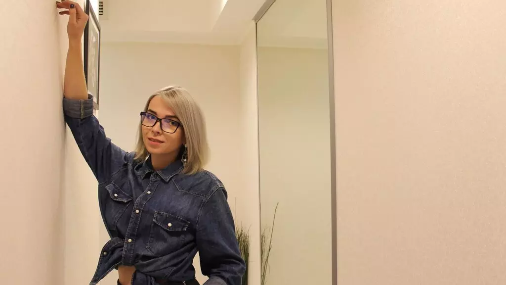 BlondeGirlSam's live cam